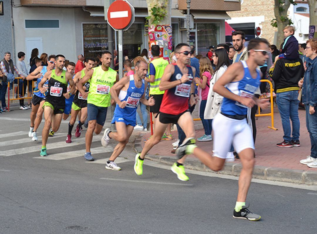 Imagen de archivo de atletas participando en la Volta a Peu d&#039;Ondara.