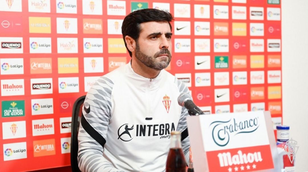 David Gallego, entrenador rojiblanco, en rueda de prensa.