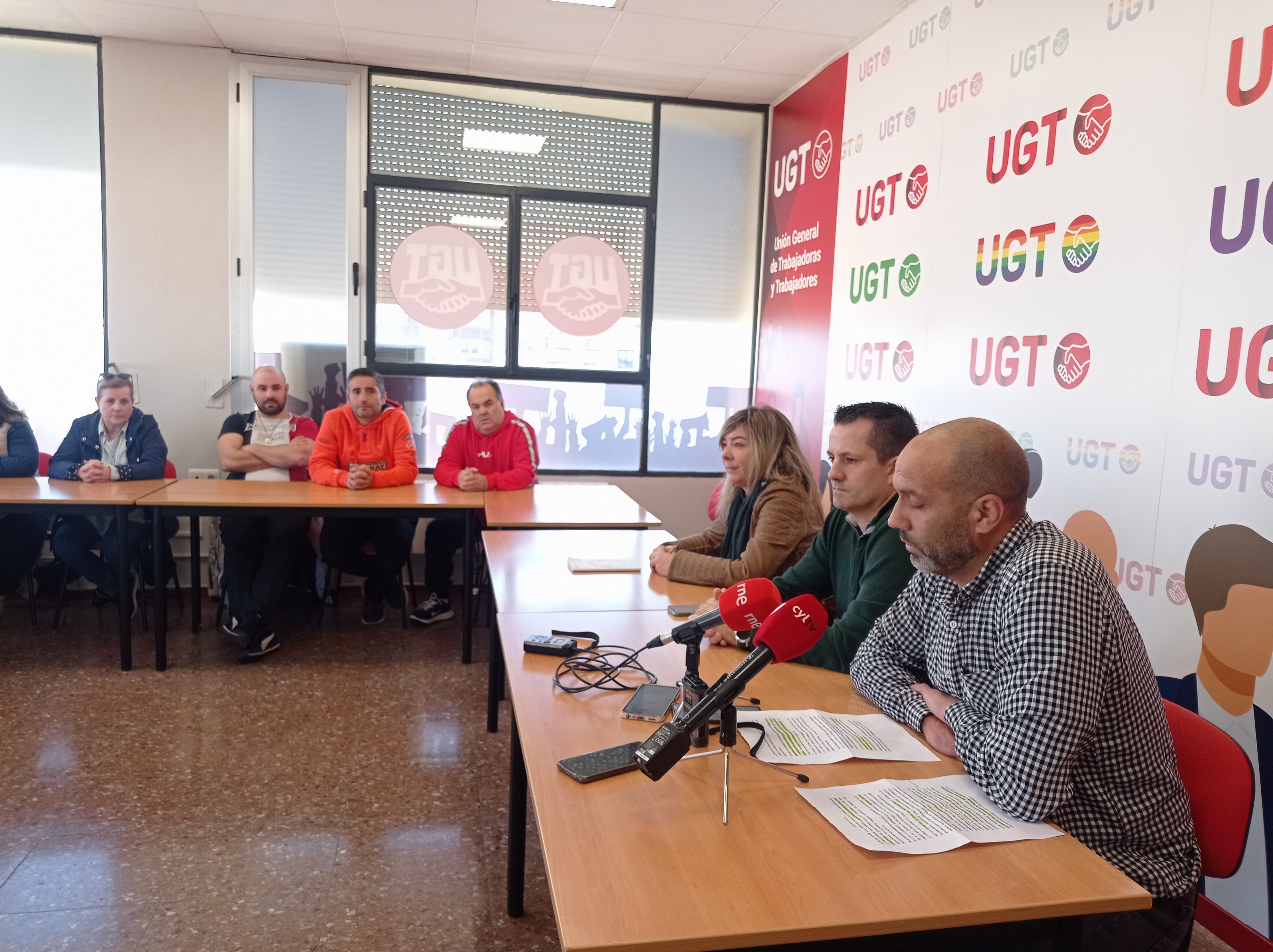 Los trabajadores de Talleres Estaca reclaman una solución al cierre de la empresa