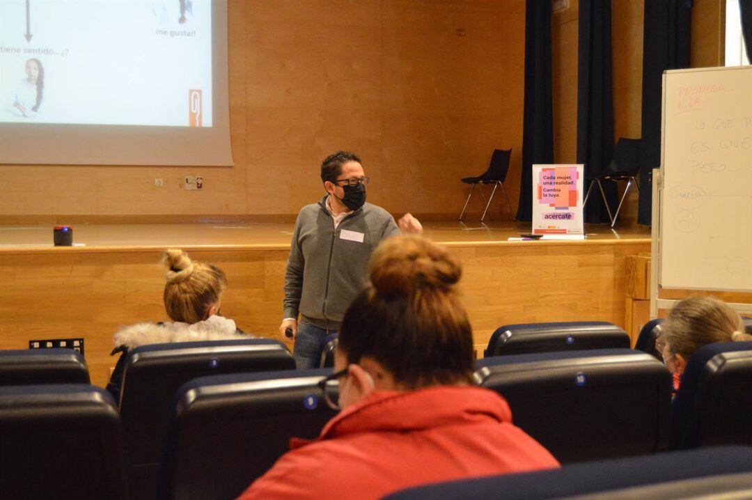Una sesión formativa del programa Acércate