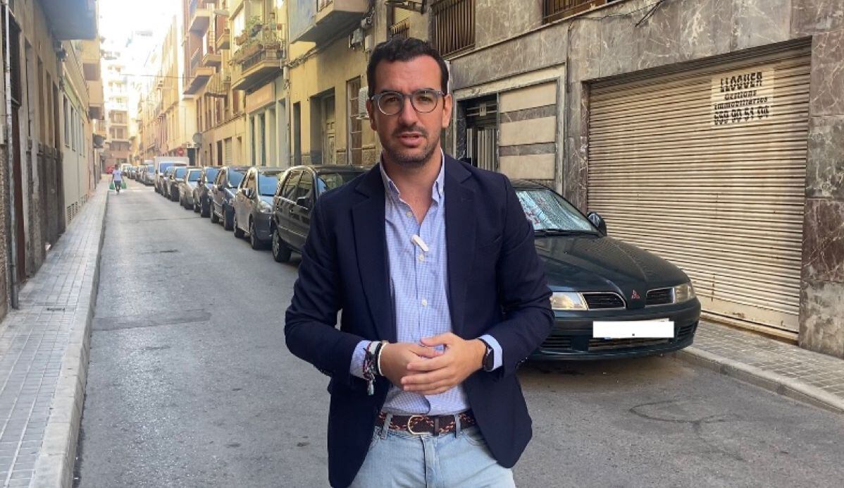 Claudio Guilabert en la calle Teniente Ruiz de Elche