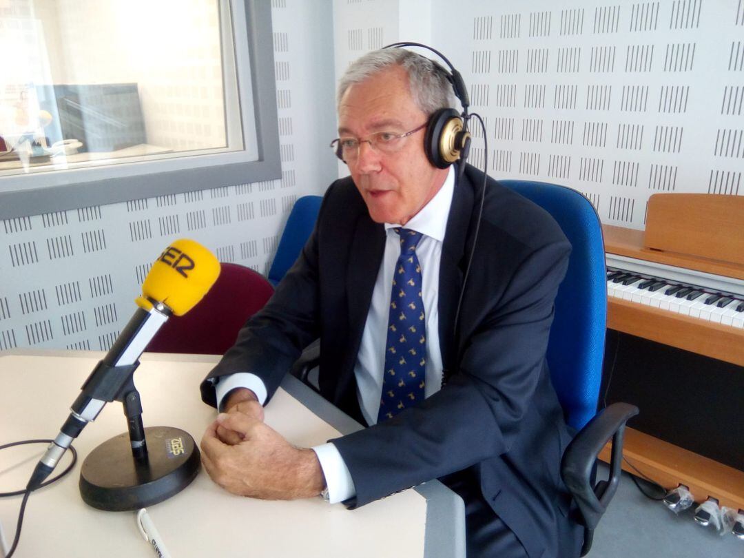 El consejero Rogelio Velasco en Radio Huelva.