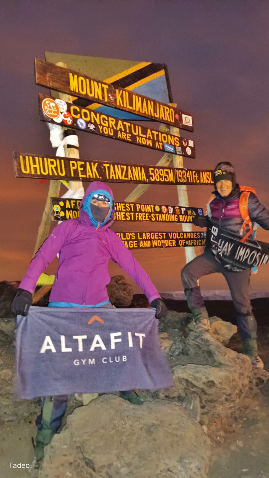 Alicia Campanón y Juan Antonio Perera, en el pico del Kilimanjaro.