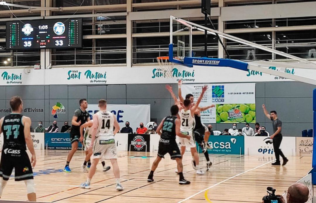 Imagen de archivo de un partido de Basket Sant Antoni