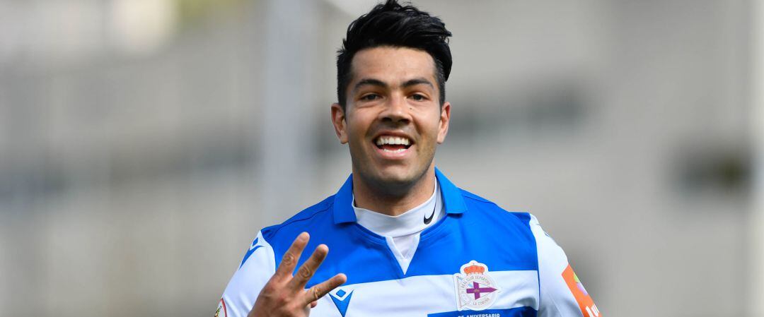 Miku celebrando su tercer tanto en Barreiro