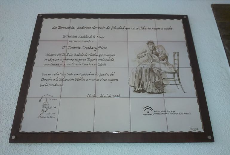 Azulejo en recuerdo a Antonia Arrobas en el IES La Rábida