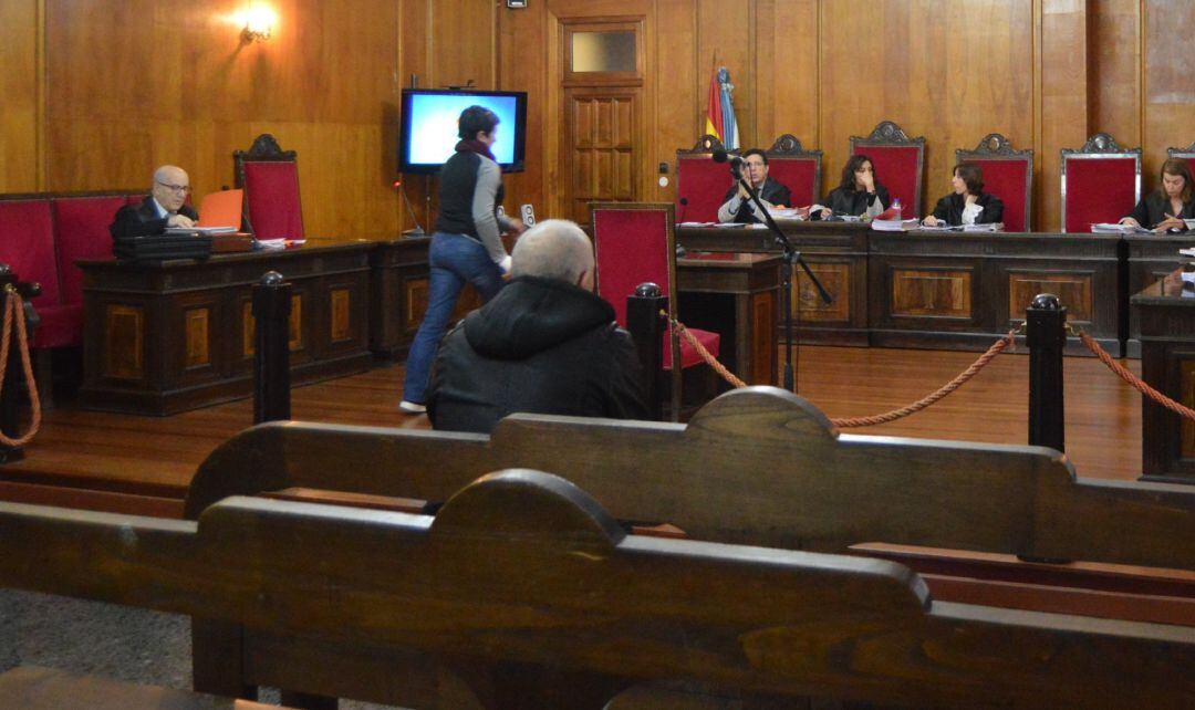 Imagen de un momento de la celebración del juicio en la Audiencia provincial de Ourense