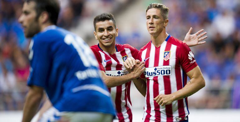 Fernando Torres, junto a su compañero Ángel Correa.