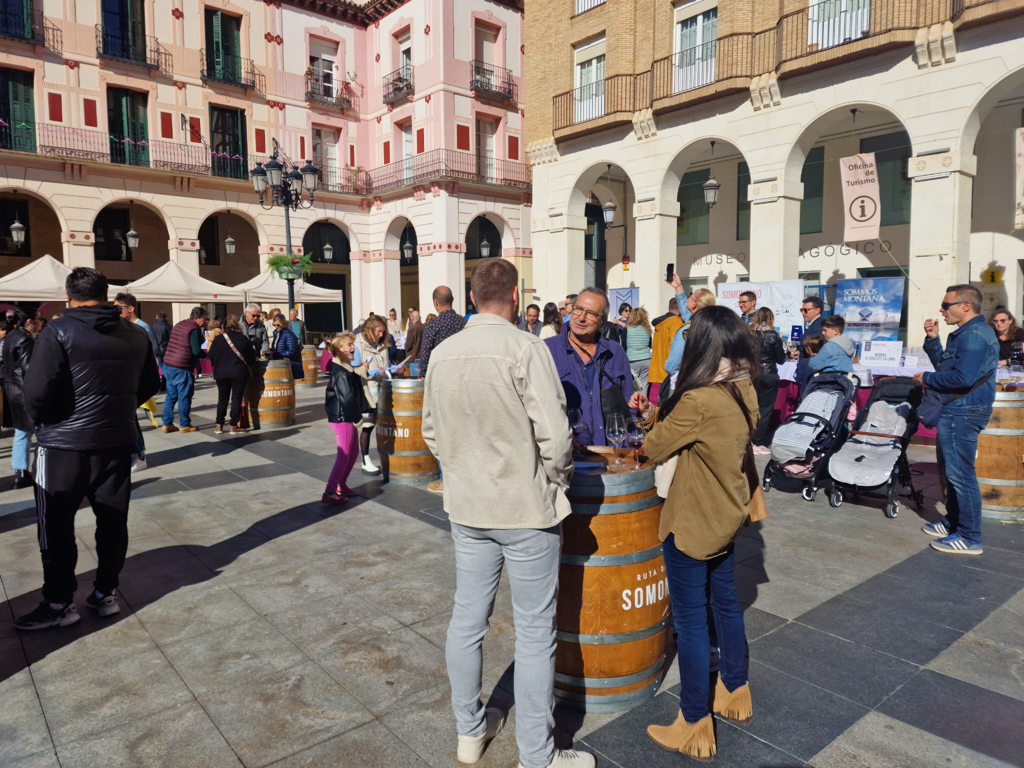 Aspecto de la plaza de López Allué, con Somontano en ruta