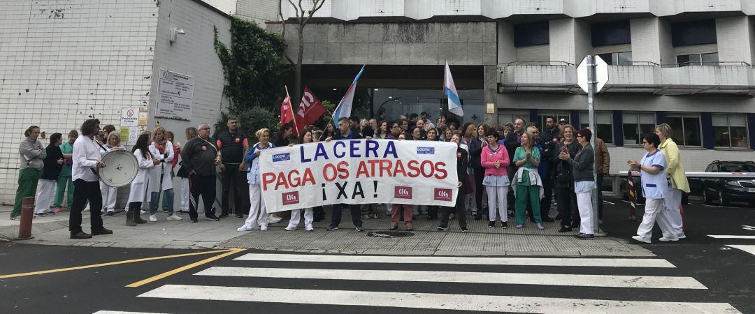 Concentración por los atrasos de Lacera