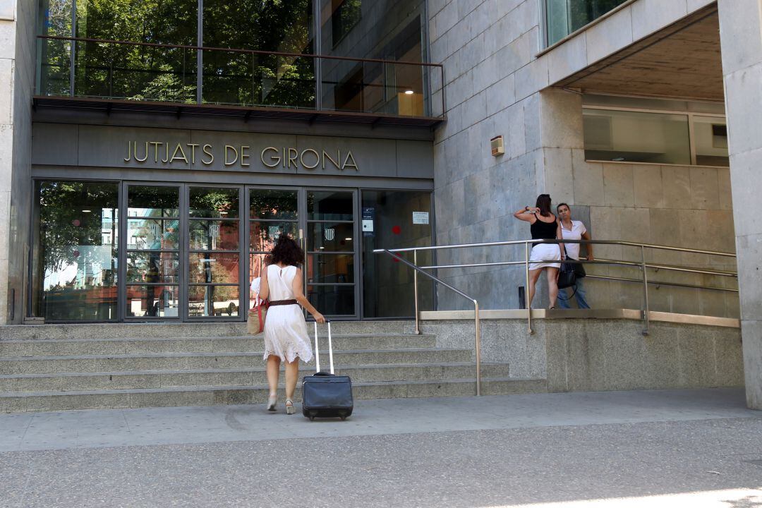 Entrada dels Jutjats de Girona