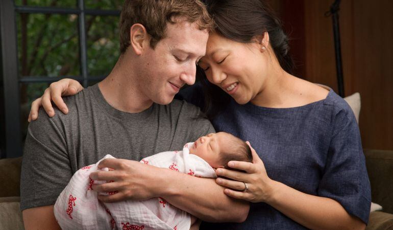 Mark Zuckerberg y su esposa Priscilla con su hija Max.