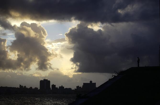 Nubes en el cielo de La Habana a la espera de la llegada del huracán &#039;Sandy&#039;