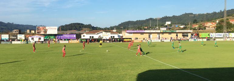 Momento del partido entre el CD Lealtad y el CD Guijuelo.