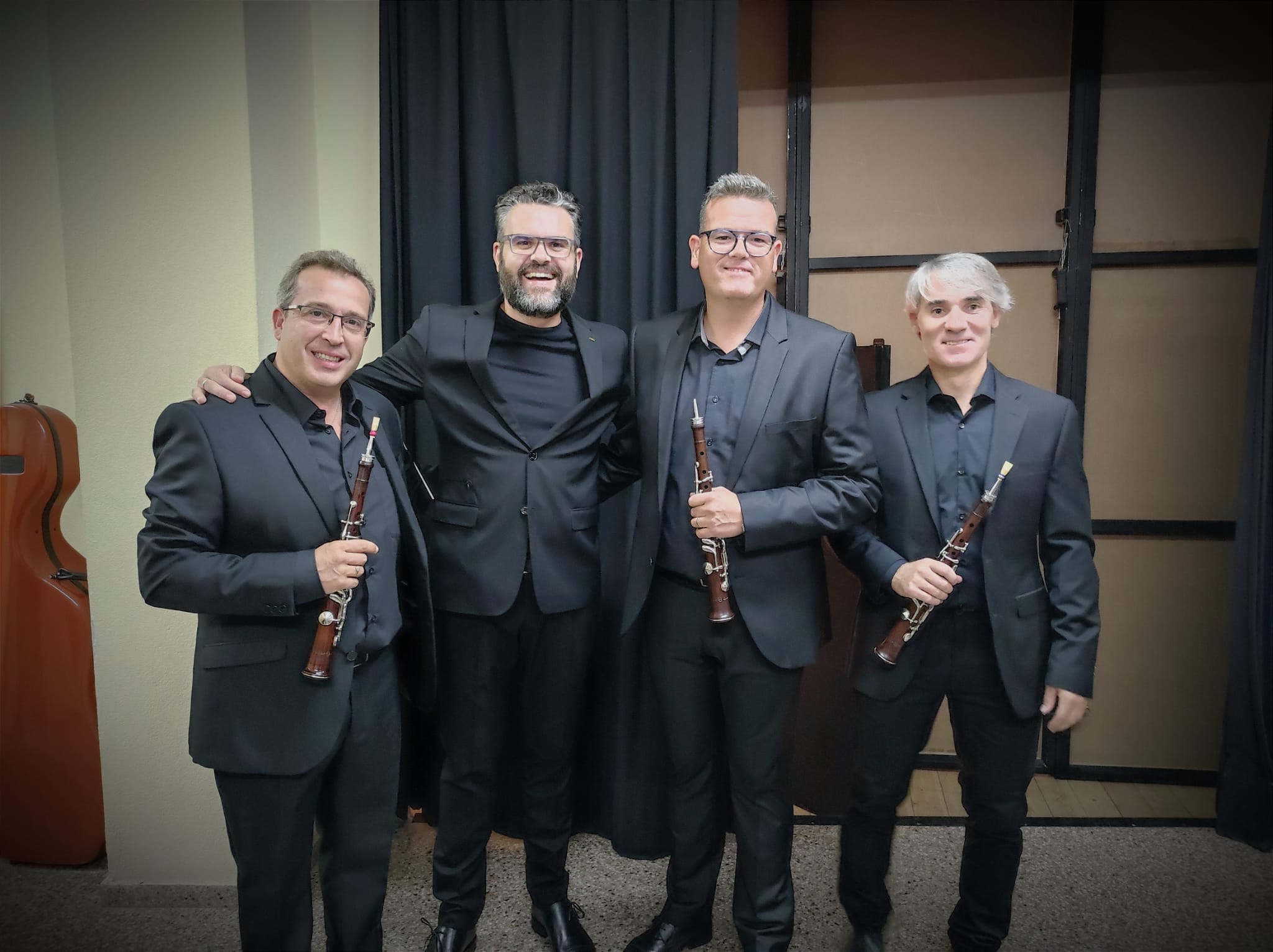 Germán Alameda con los dulzaineros Agustín Pindado y Jesús Costa con el director de la Banda de Muro. Rafa García Vidal