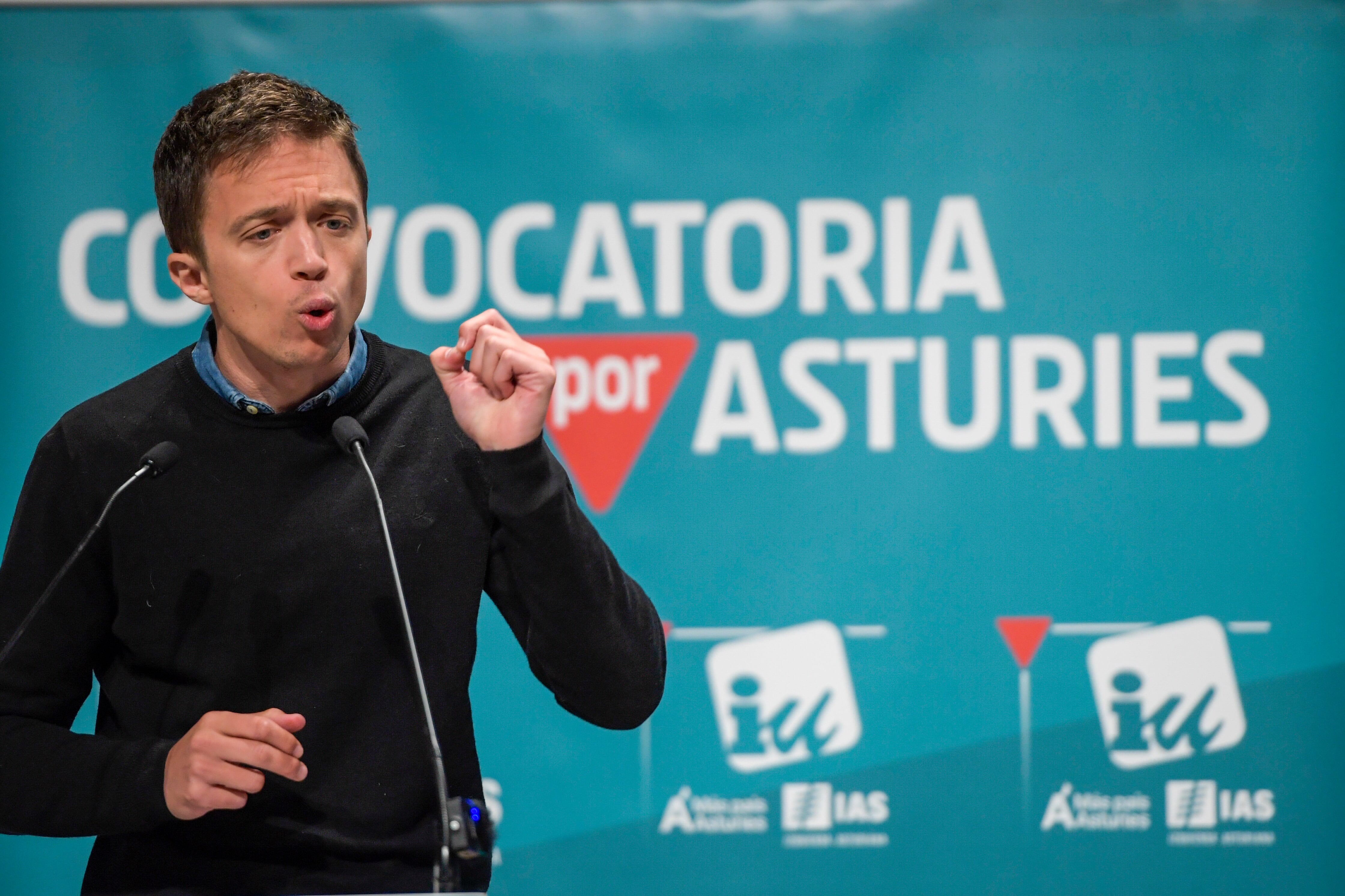 GIJÓN, 21/05/2023.- El líder de Más País, Íñigo Errejón, participa en un acto electoral junto al candidato de IU Covocatoria por Asturies a la Presidencia del Principado, Ovidio Zapico, en Gijón, este domingo. EFE/ Eloy Alonso
