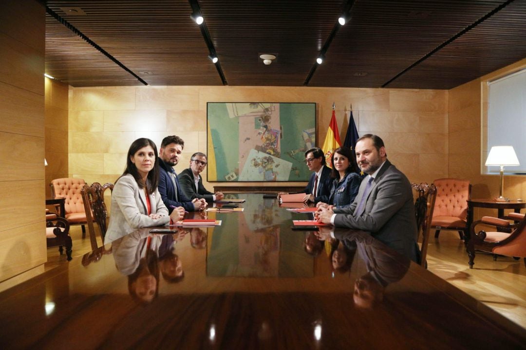 PSOE y ERC ya están reunidos para negociar la investidura de Sánchez