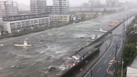 Barcos a la deriva en Nishinomiya City