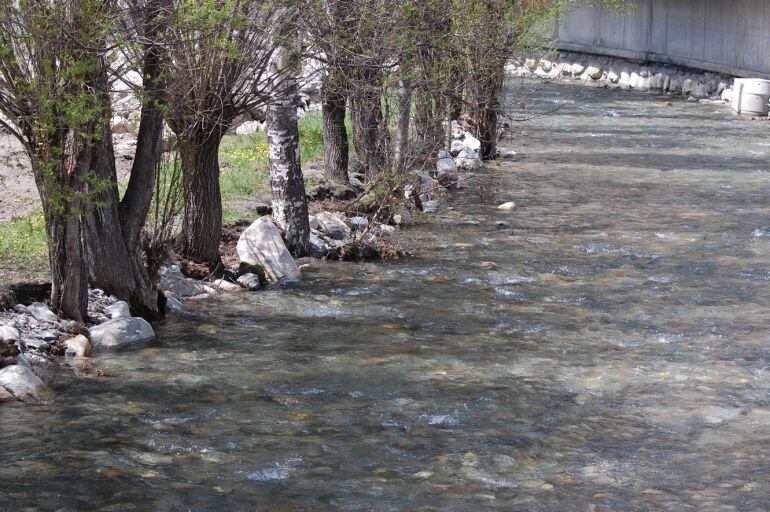 Imatge del Riu Valira d'Orient al seu pas per Canillo.