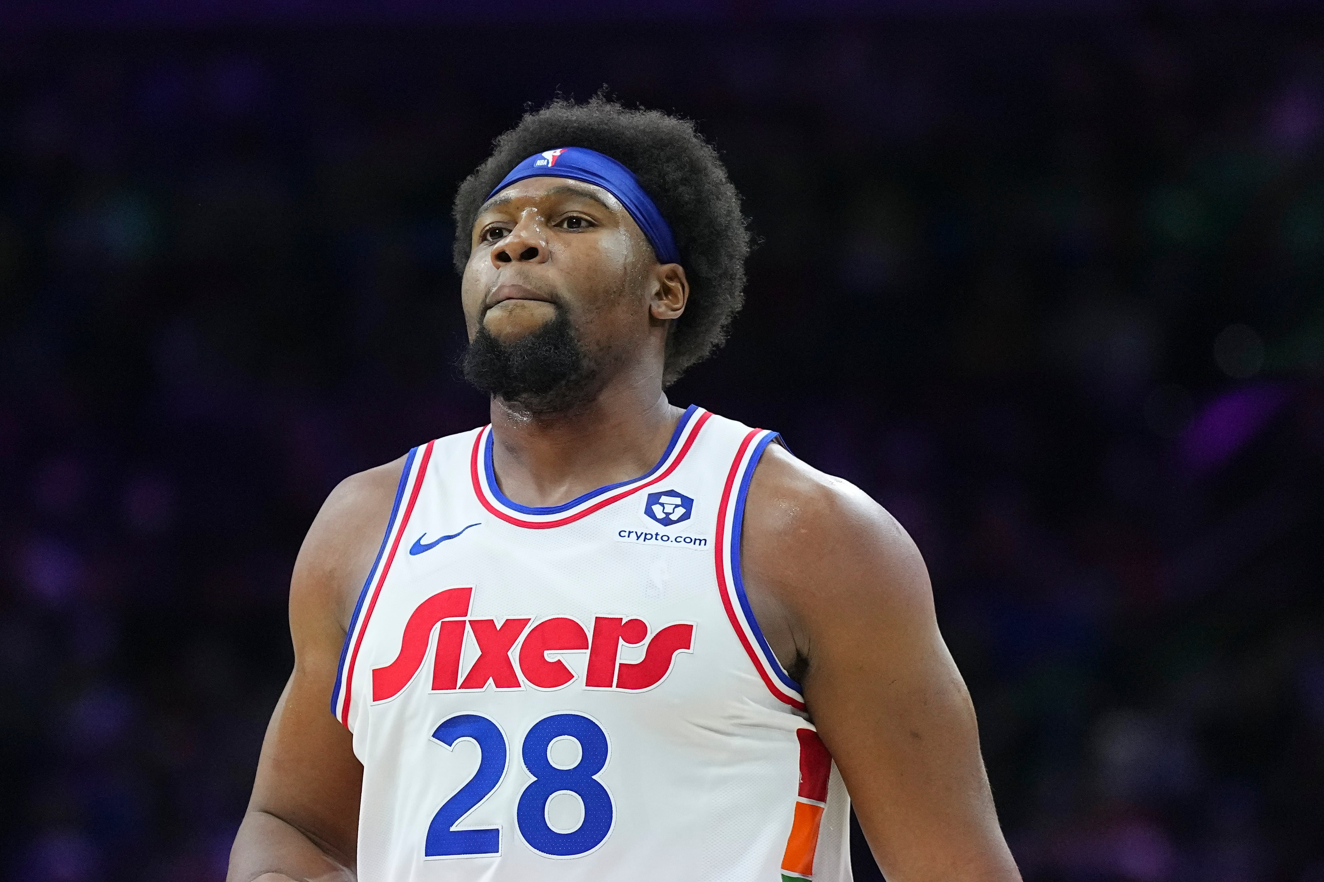 Guerschon Yabusele durante un partido con Philadelphia 76ers