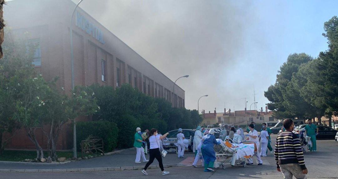 Imagen del incendio en el momento de la evacuación