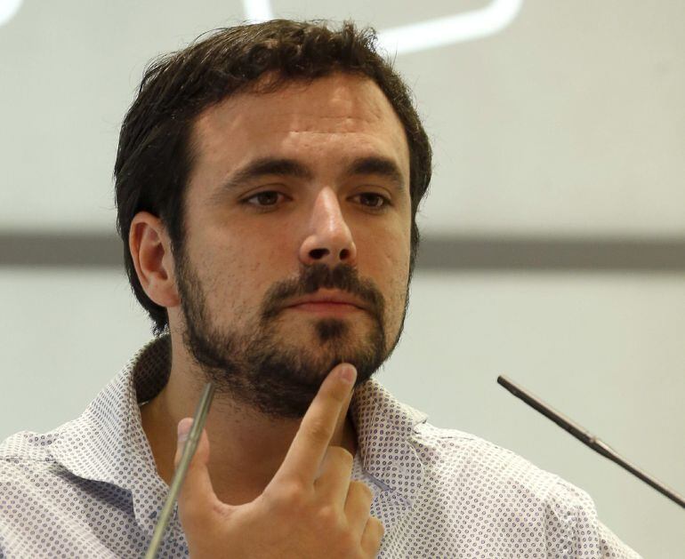 El candidato de IU a la Presidencia del Gobierno, Alberto Garzón, durante la rueda de prensa que ha ofrecido en la sede del partido para analizar los resultados electorales en Cataluña. Garzón, cree que el mensaje de las catalanas ha sido muy claro: &quot;Cata