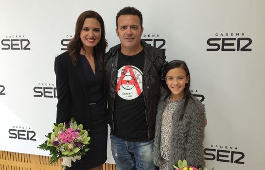 Las Falleras Mayores de Valencia se encontraron con el cantante de Seguridad Social José Manuel Casañ