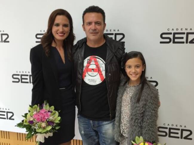 Las Falleras Mayores de Valencia se encontraron con el cantante de Seguridad Social José Manuel Casañ