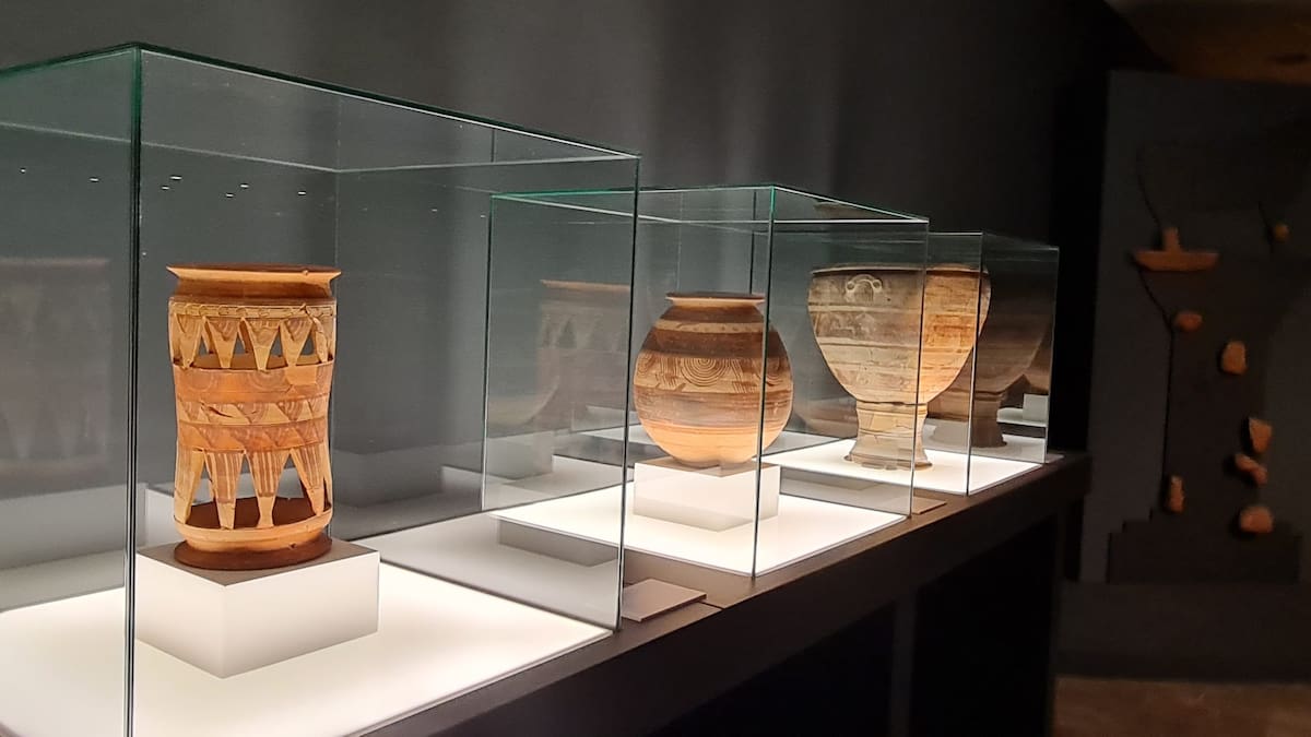 Blanca Lozano recorre la exposición Atémpora Ciudad Real junto al director del Museo Provincial, Ignacio de la Torre