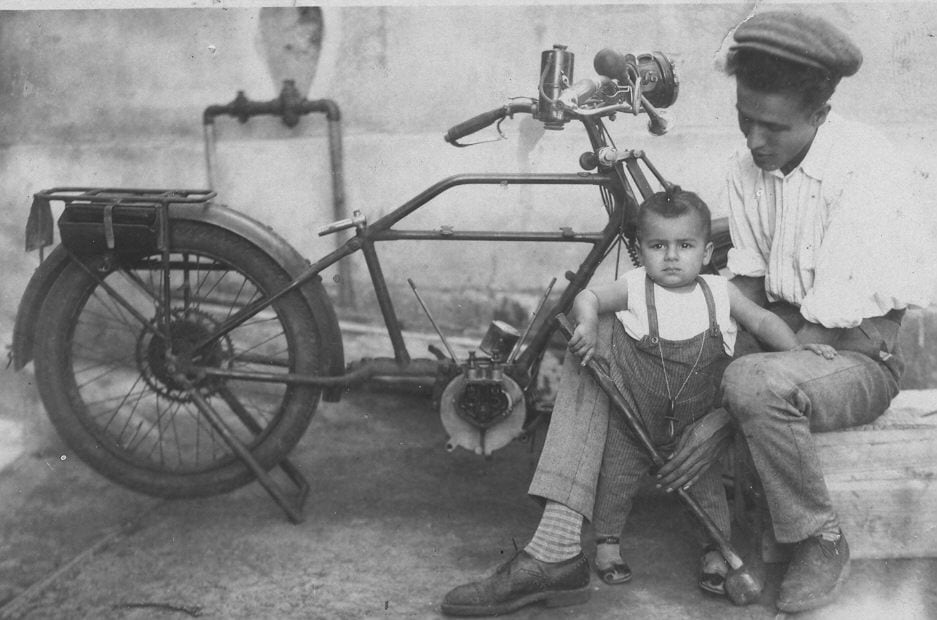 Francisco Rodríguez Betancort junto a Juan Rodríguez, su hijo mayor (cesión del archivo familiar)