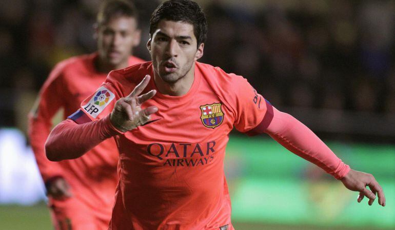 Luis Suárez celebra su gol en El Madrigal