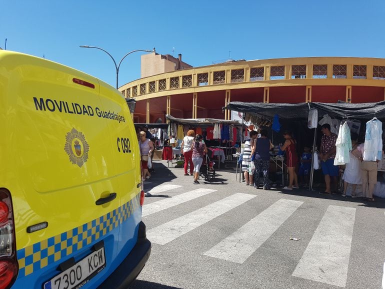 Mercadillo de los martes en la Plaza de Toros