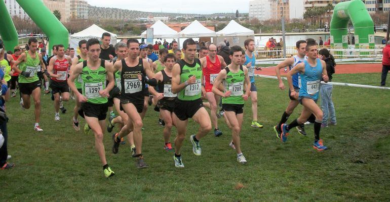 Corredores del Cross &#039;Ciudad de Jaén&#039; durante una edición anterior.