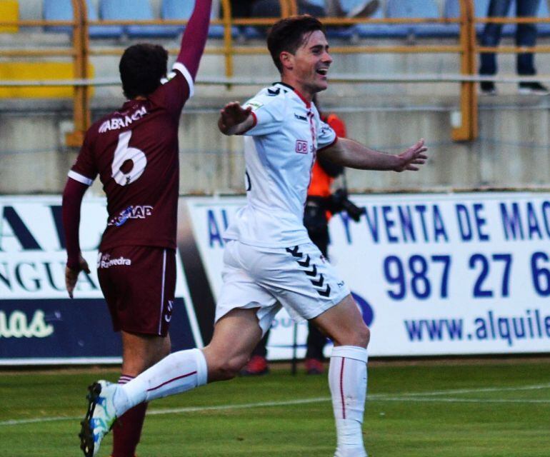 Ortí celebra el primer gol del encuentro