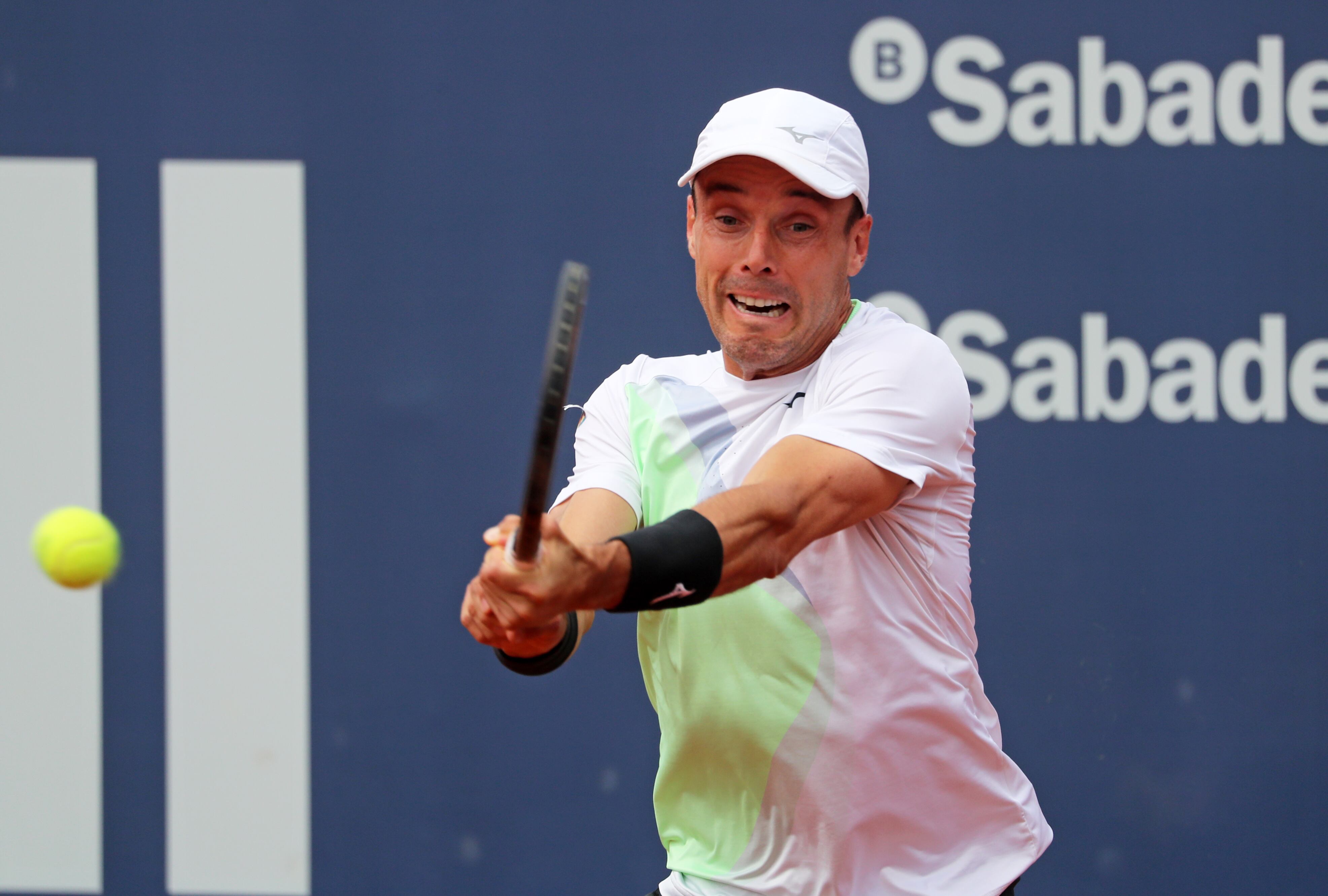 Roberto Bautista da un golpe de revés en el Torneo Conde de Godó de Barcelona