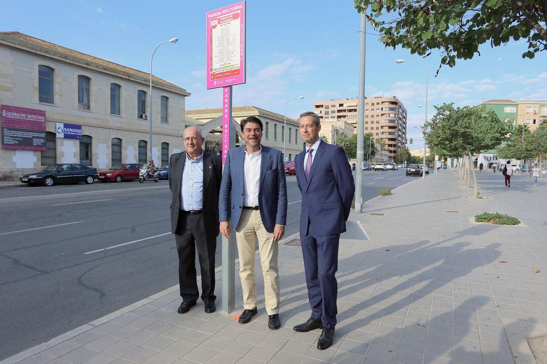 Parada 'parada antiacoso' en la Avenida Aguilera