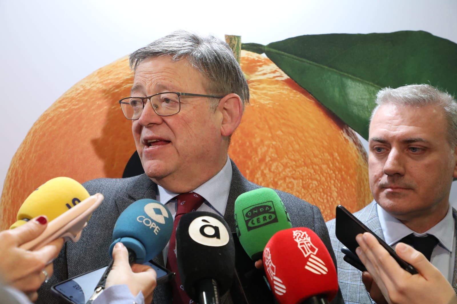 Ximo Puig en su visita a FruitLogistica en Berlín