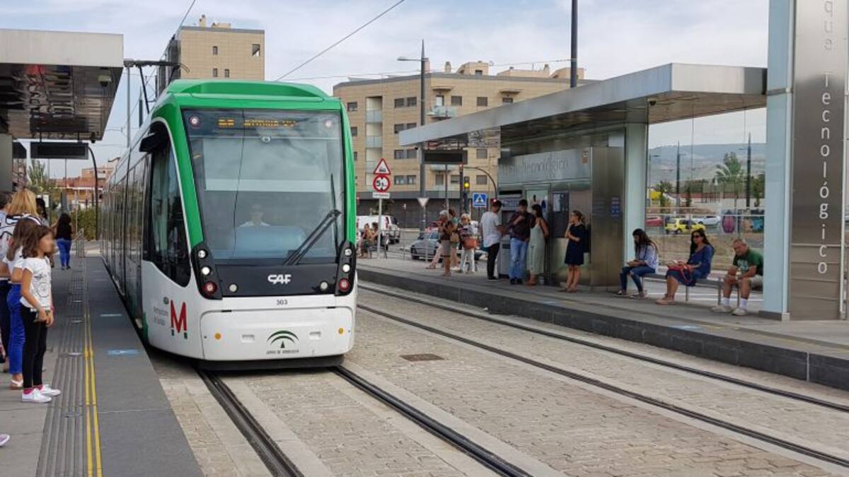 La Junta apremia a AVANZA para negociar con los trabajadores del metro en huelga
