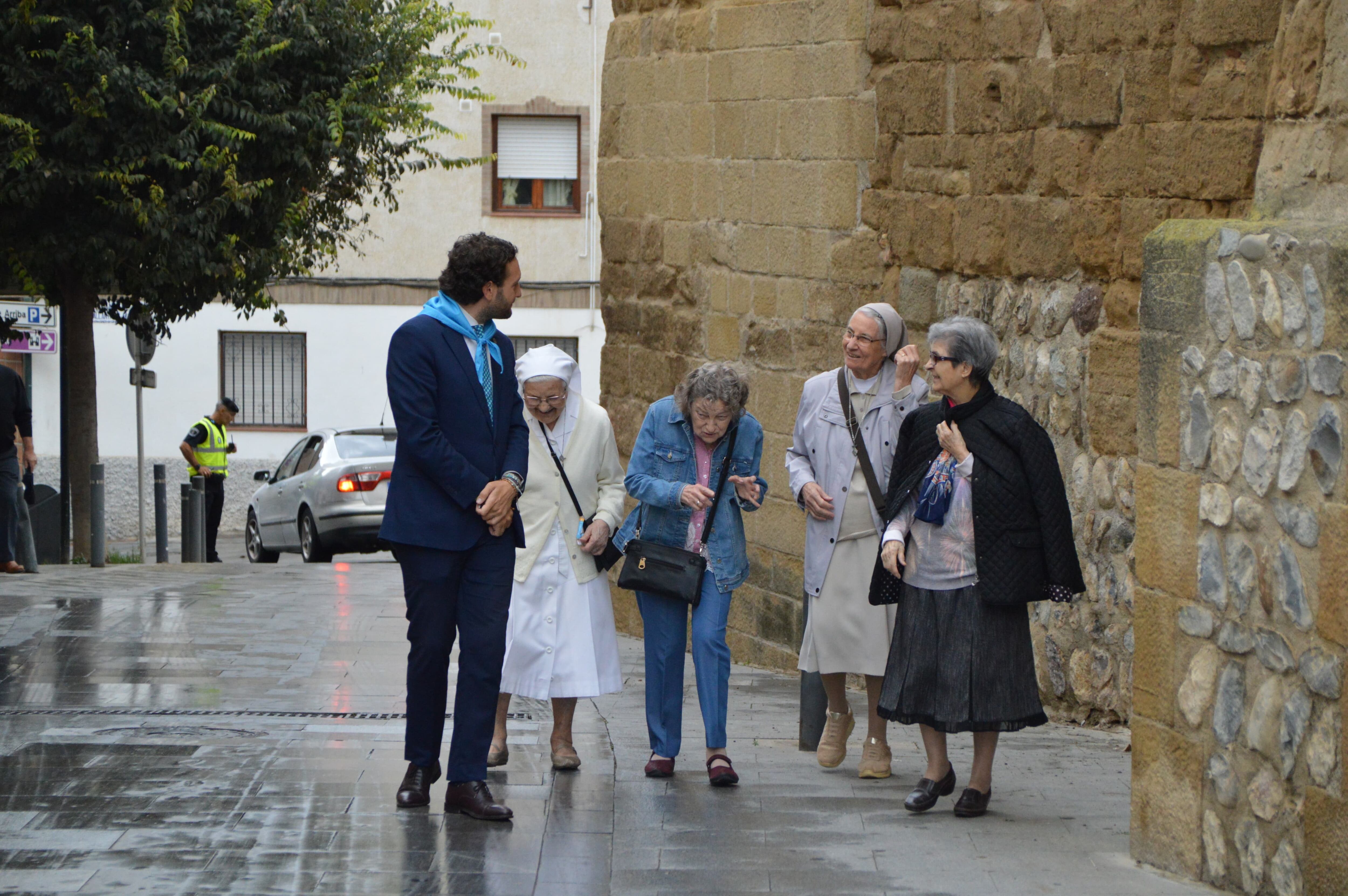 Isaac Claver con las Hermanas