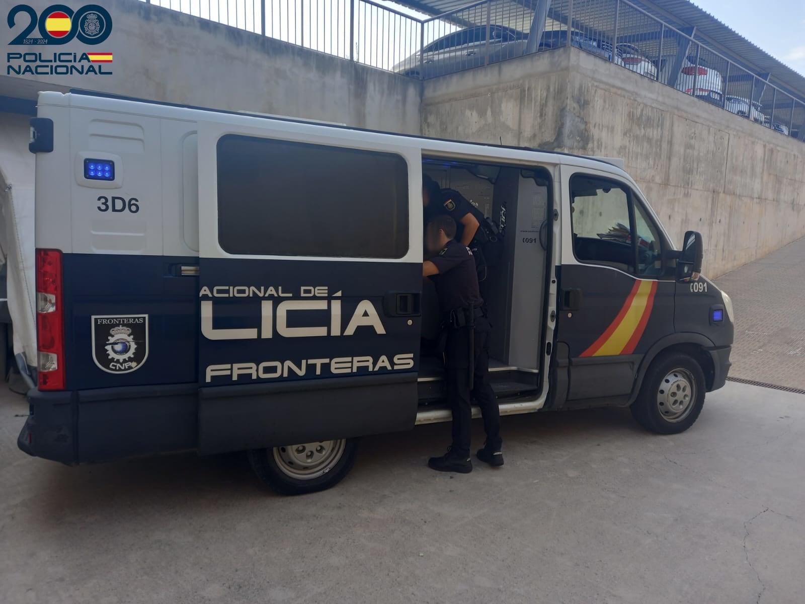 Un vehículo policial