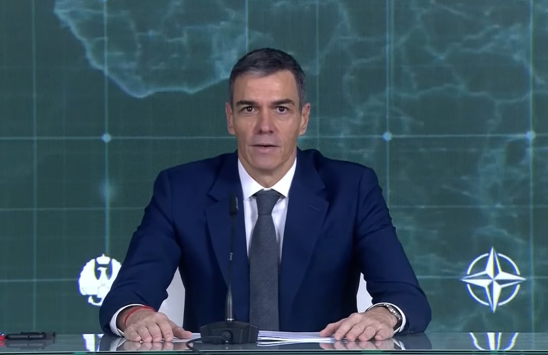 Pedro Sánchez reconoce el trabajo de las tropas españolas desplegadas en el exterior en la tradicional videoconferencia con motivo de las fiestas navideñas.