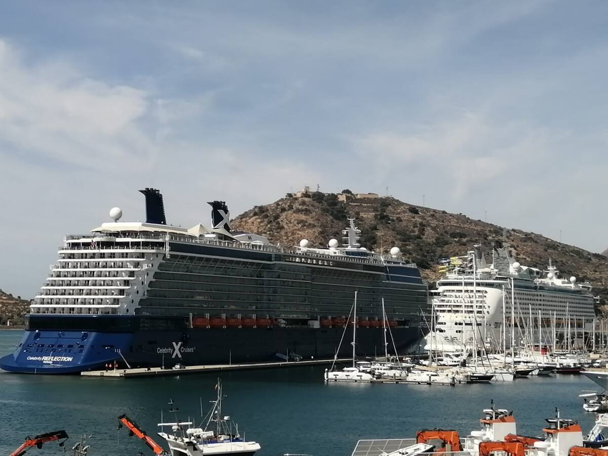 4.300 turistas desembarcan en Cartagena a bordo de los cruceros Explorer of the Seas y Celebrity Reflection