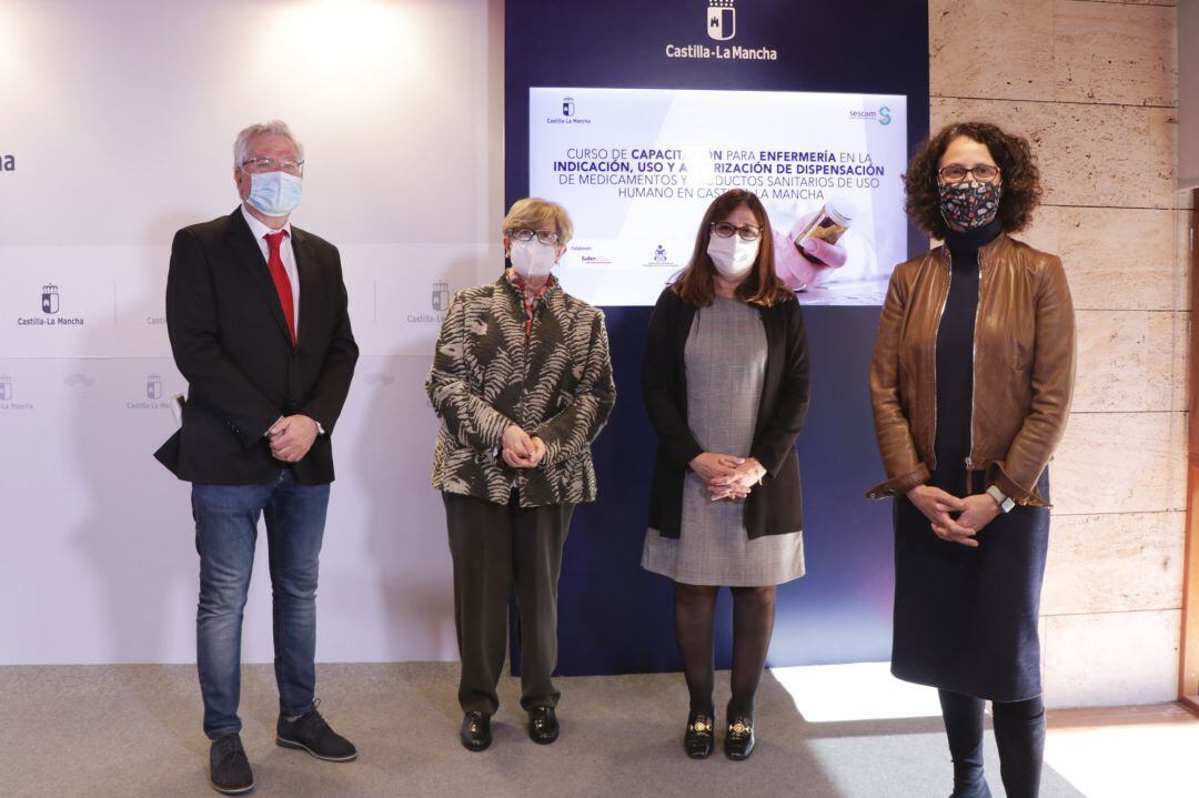 La directora gerente del Sescam, Regina Leal, informa en rueda prensa en la consejería de Sanidad, sobre el inicio del curso de capacitación para Enfermería para la indicación, uso y autorización de dispensación de medicamentos. SALUD
JCCM