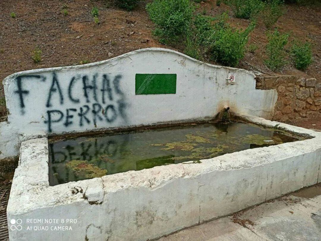 Pintadas insultantes aparecidas en los últimos días