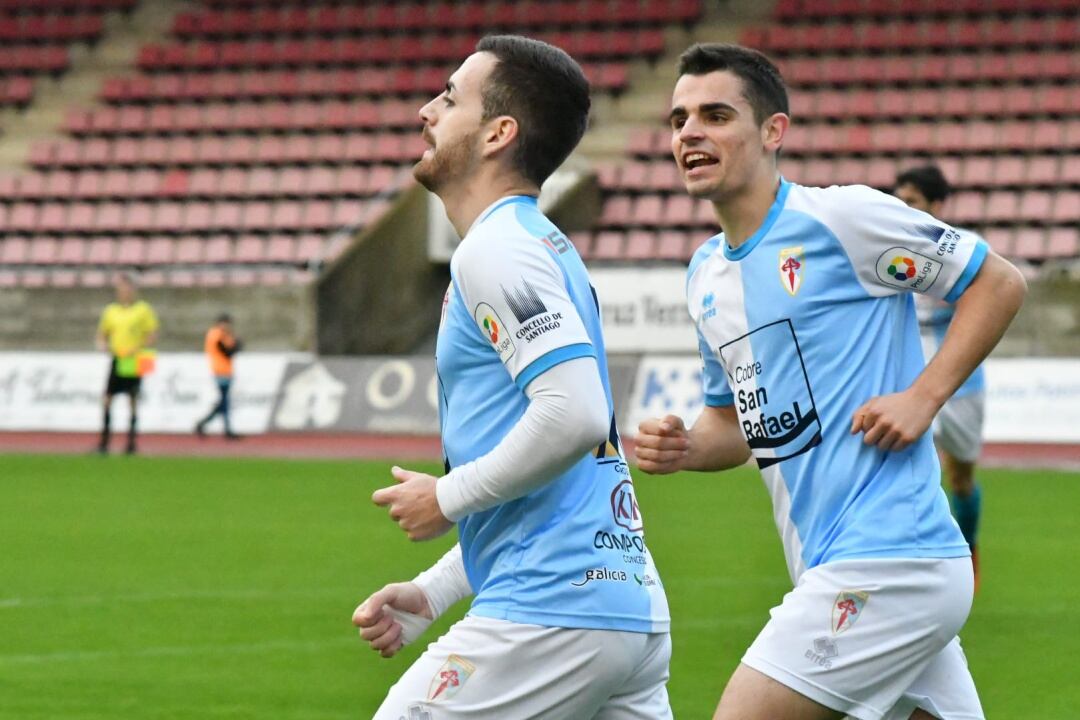 Primo, tras marcar al Choco, celebra su gol en el Vero Boquete