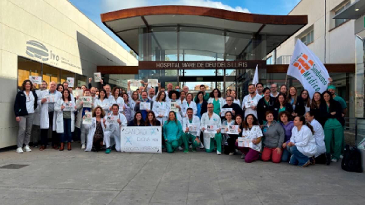 Los médicos protestan en Alcoy por estar en desacuerdo con el borrador del anteproyecto del estatuto marco de su profesión