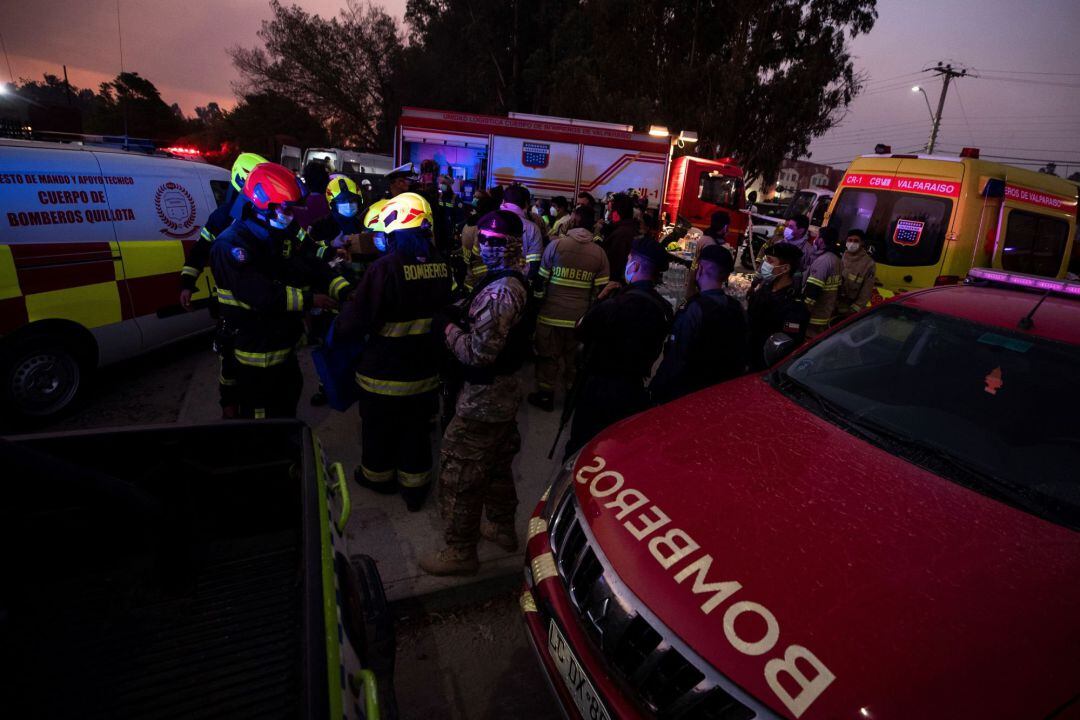 Los bomberos trabajan en la extinción de un incendio en una imagen de archivo
