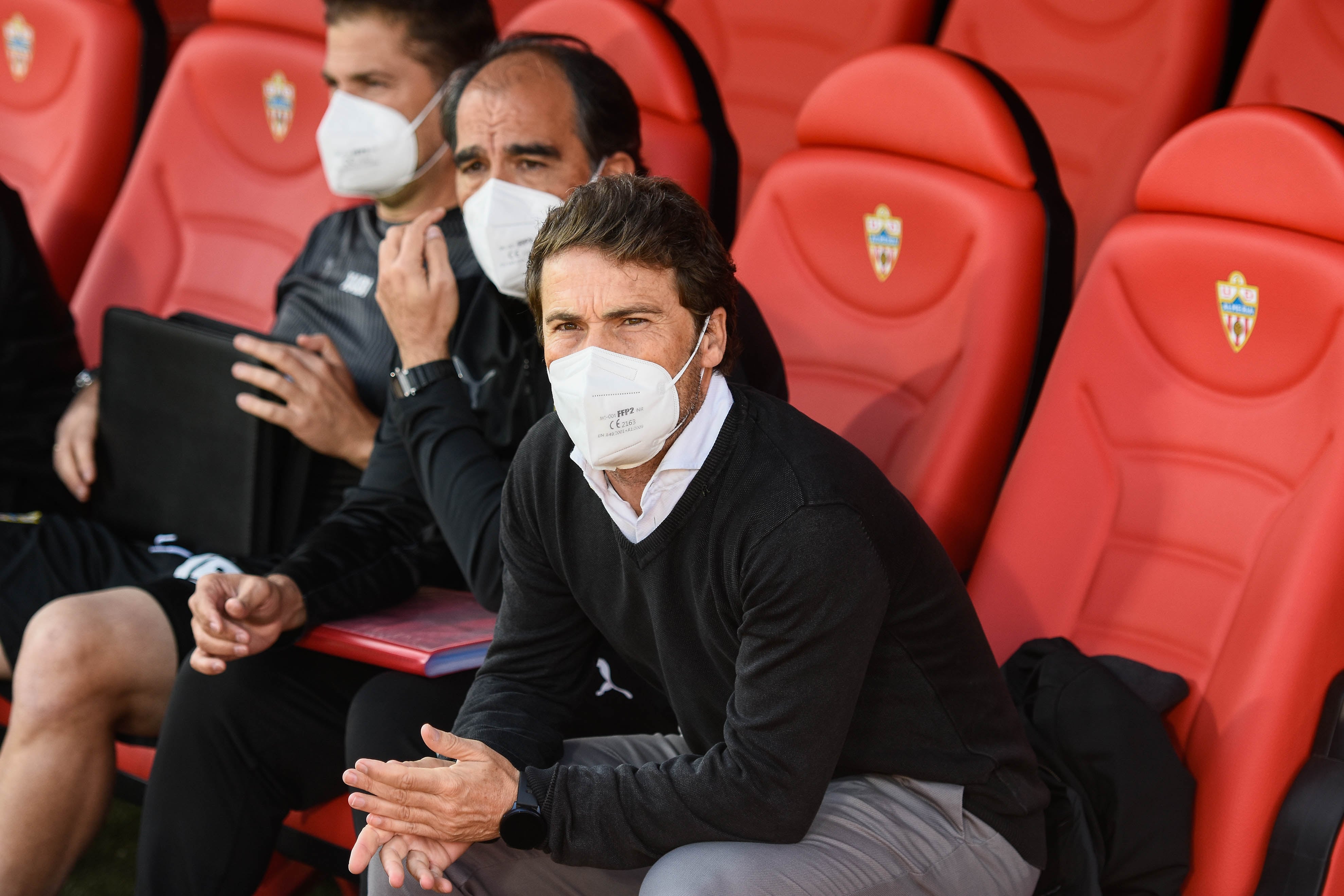 El míster ha pedido un central a causa de las bajas.