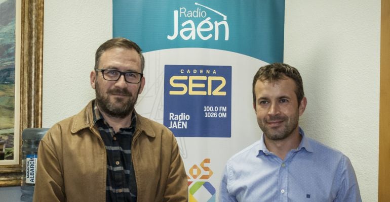 De izquierda a derecha, José Sánchez y Julio Millán, los dos militantes que fueron candidatos a liderar el PSOE de la capital durante un debate en Radio Jaén