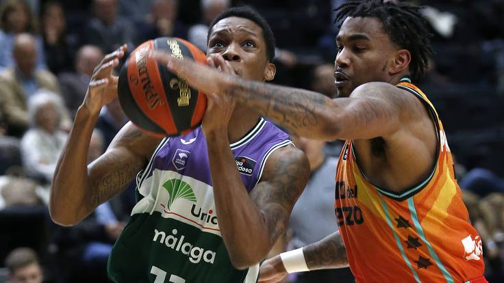 El base americano de Valencia Basket, Chris Jones, durante un partido